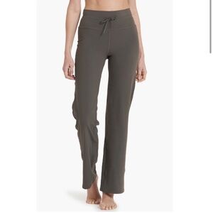 Vuori daily wide leg pants